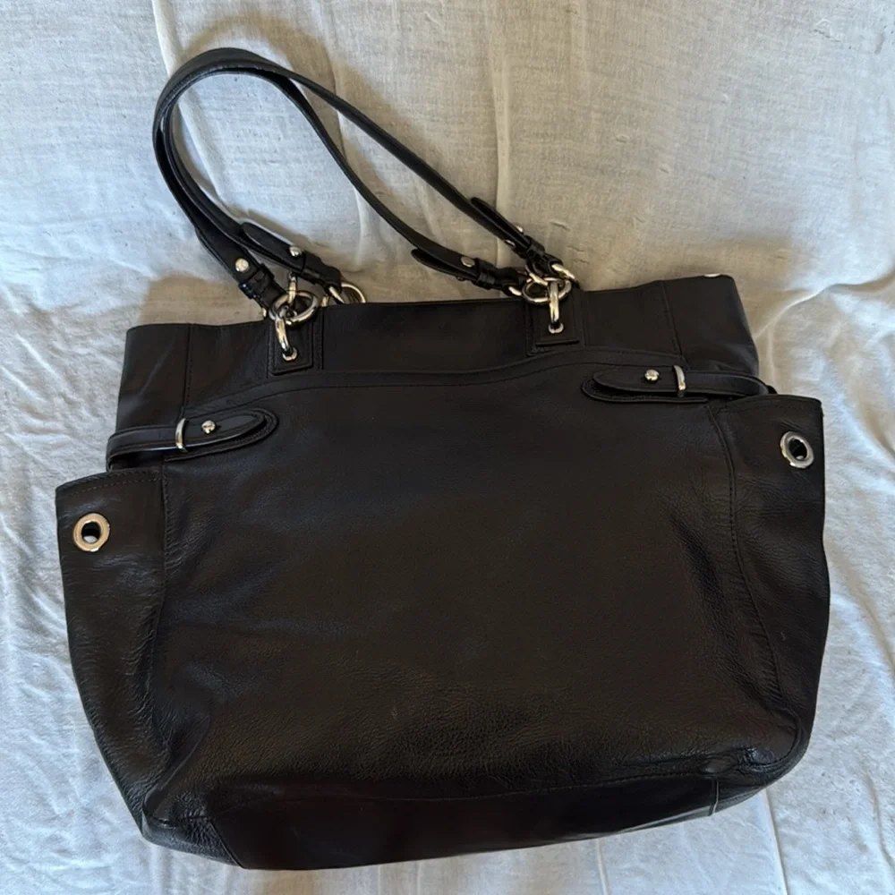 COACH Elegant Black Leather Tote Bag - Picture 7 of 17